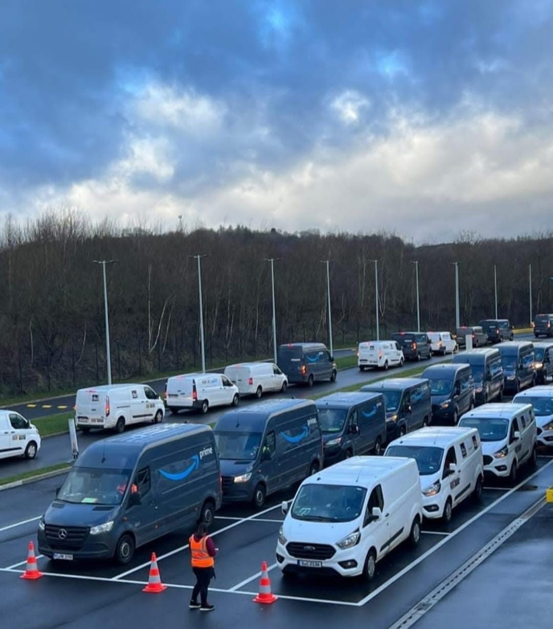 Fahrzeugflotte im Logistikbetrieb